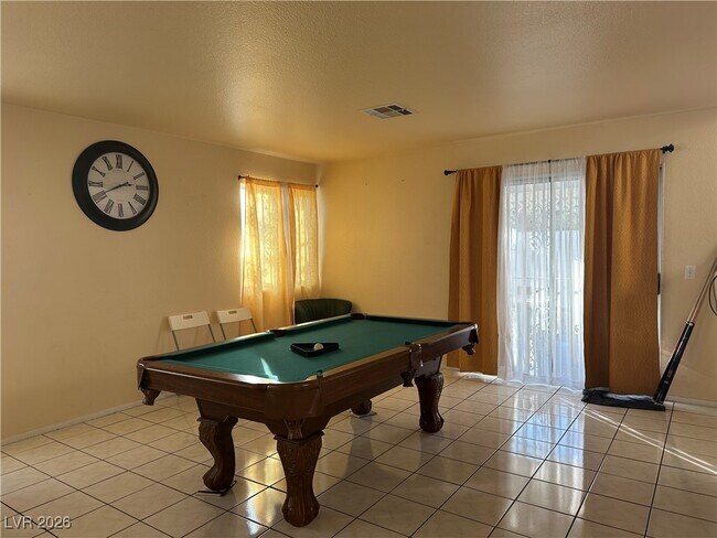 Foto del edificio - 8657 Keewatin Ct