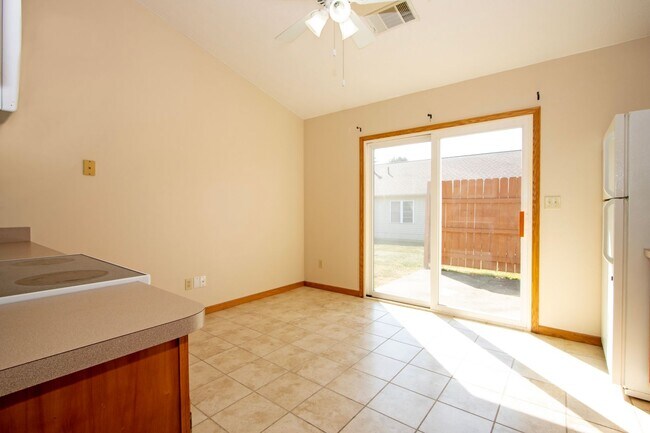 Foto del edificio - Two Bedroom Apartment