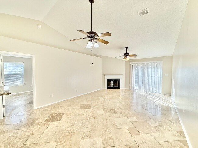 Building Photo - Spacious 3-Bedroom Home - Ideal Location