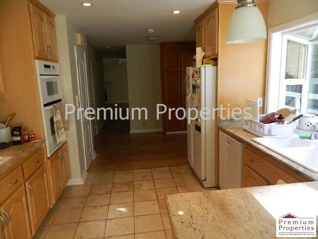 Building Photo - 53 Brookside Rd