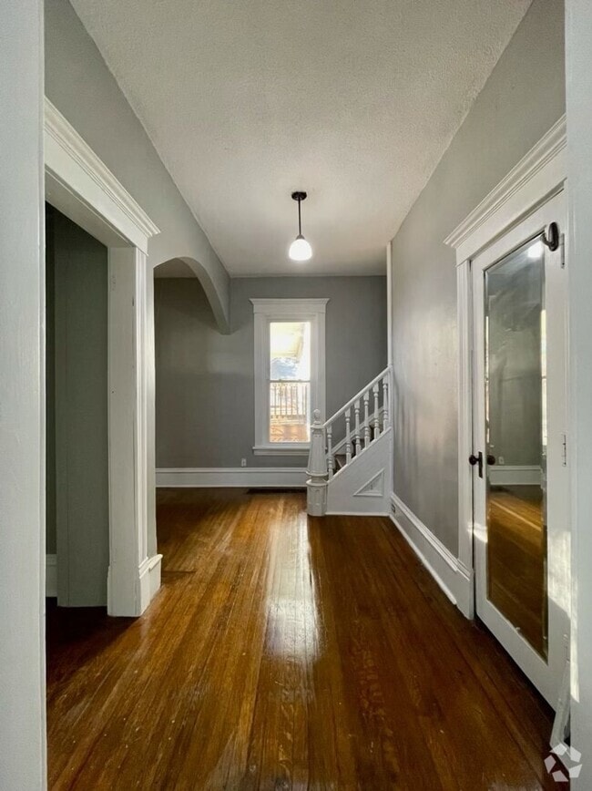 Building Photo - 3014 N Girard Ave