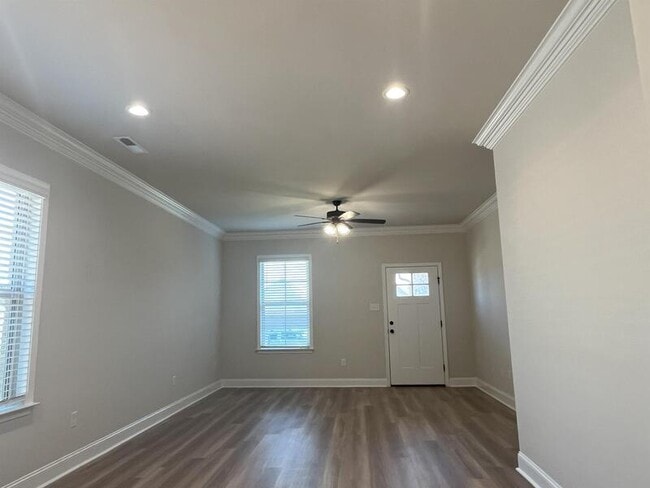 Building Photo - 146 Midpark Dr