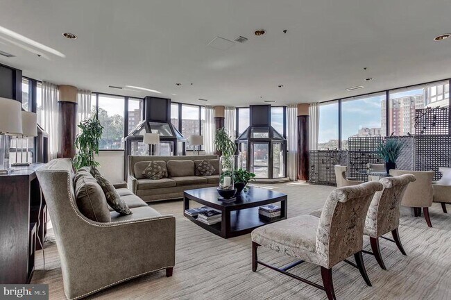 Foto del edificio - 1600 N Oak St