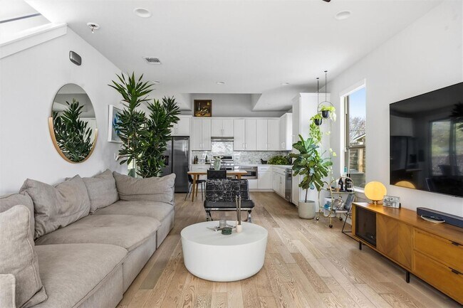 Foto del edificio - 4502 Banister Ln