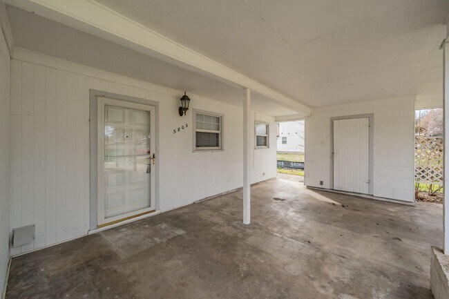 Foto del edificio - 3 Bedroom, 1.5 Bathroom in West Worth Village