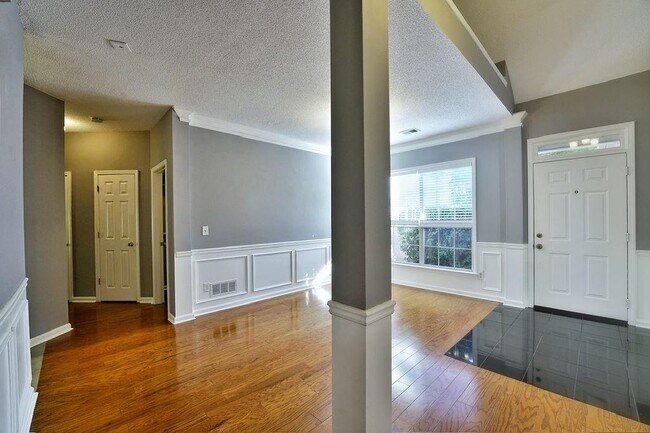 Building Photo - 4231 Glenlake Dr NW