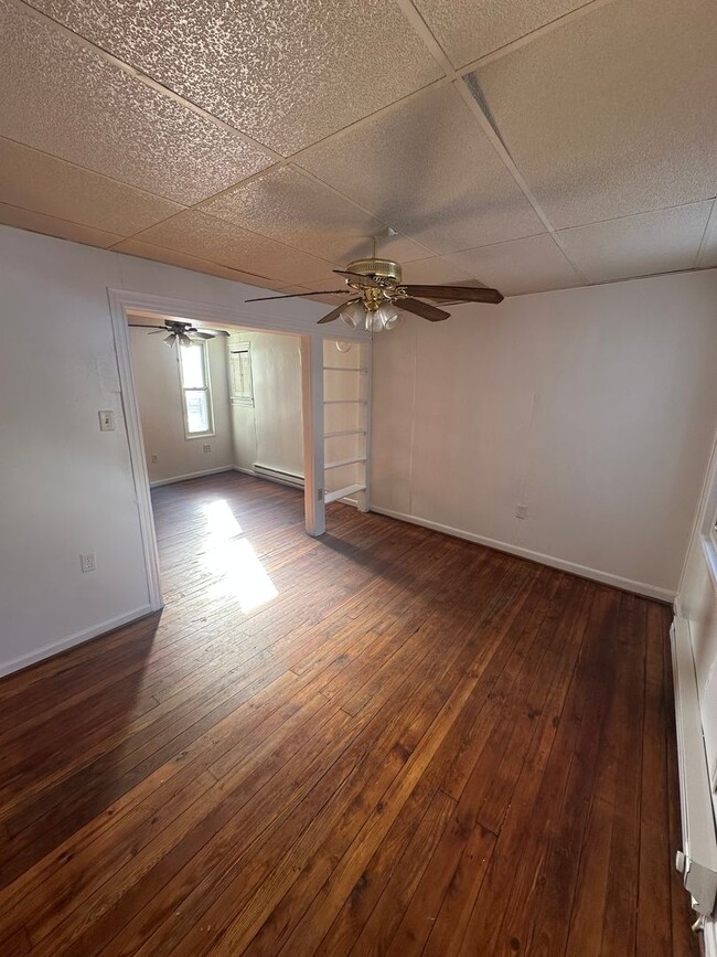 Building Photo - 728 Glen Pl