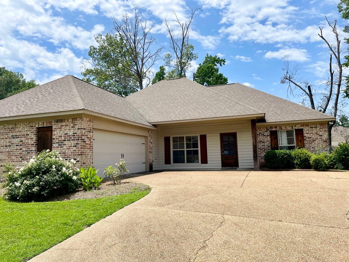 Primary Photo - 3 Bed/2 Bath for Rent in Timber Ridge of G...