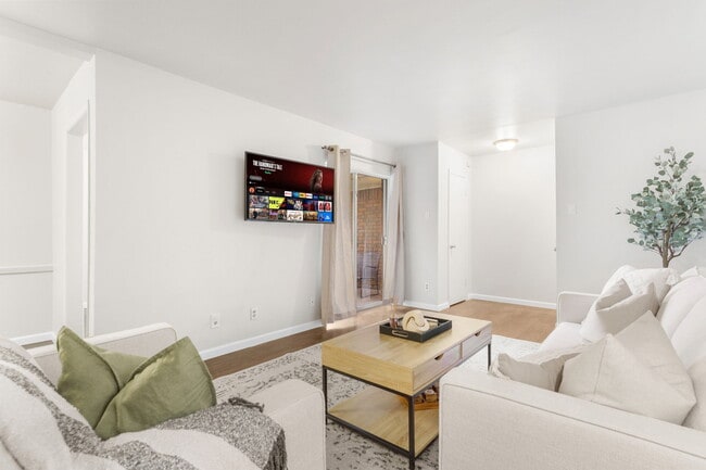 Building Photo - 2800 Escada Dr