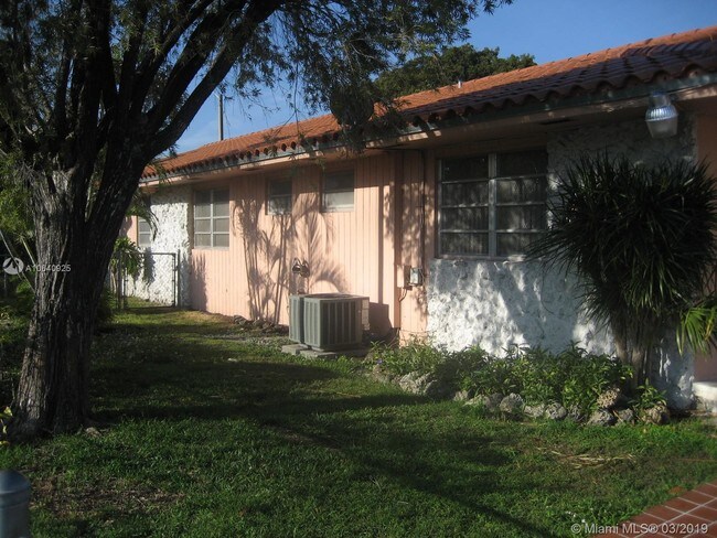 Building Photo - 3601-3624 SW 24th Terrace