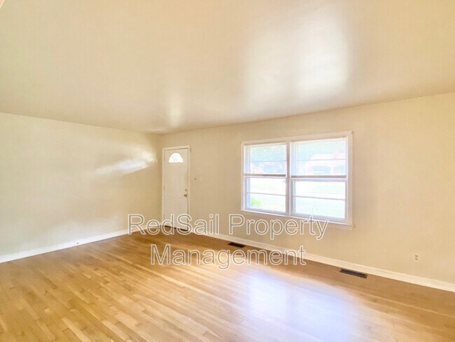 Foto del edificio - 18 Ivy Farms Rd