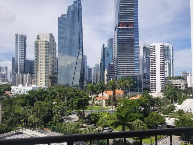 Building Photo - 1581 Brickell Ave