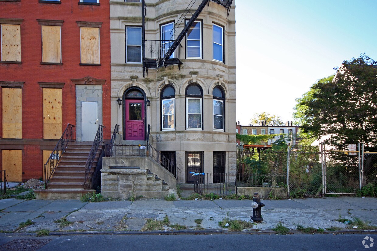 Building Photo - 202 Quincy St