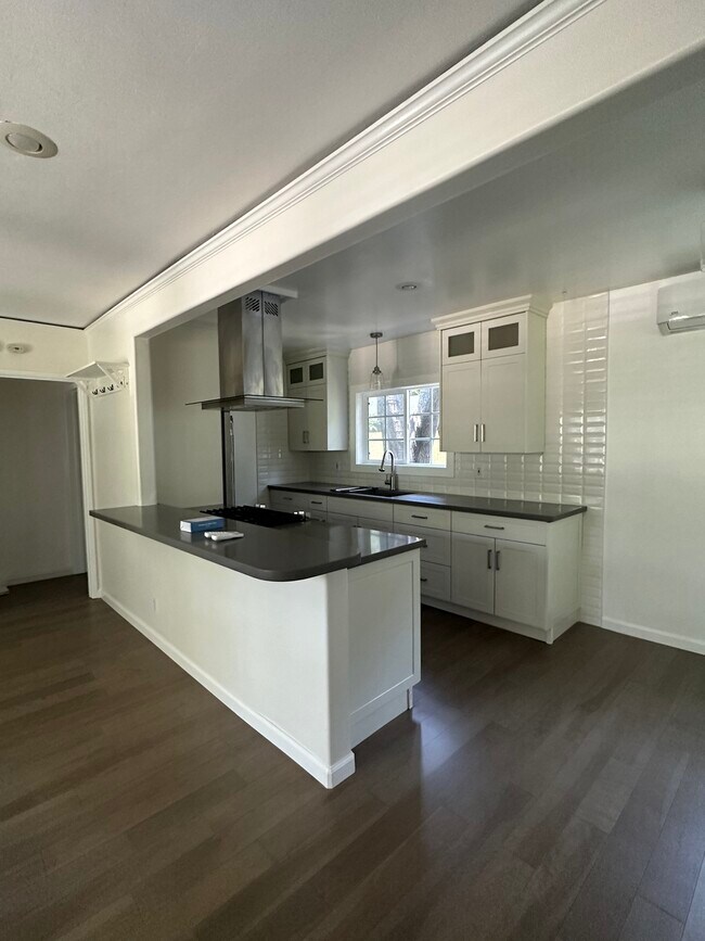 Building Photo - 925 Indiana Ave