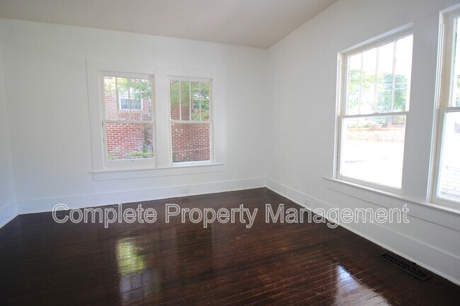 Foto del edificio - 2744 Pike Rd
