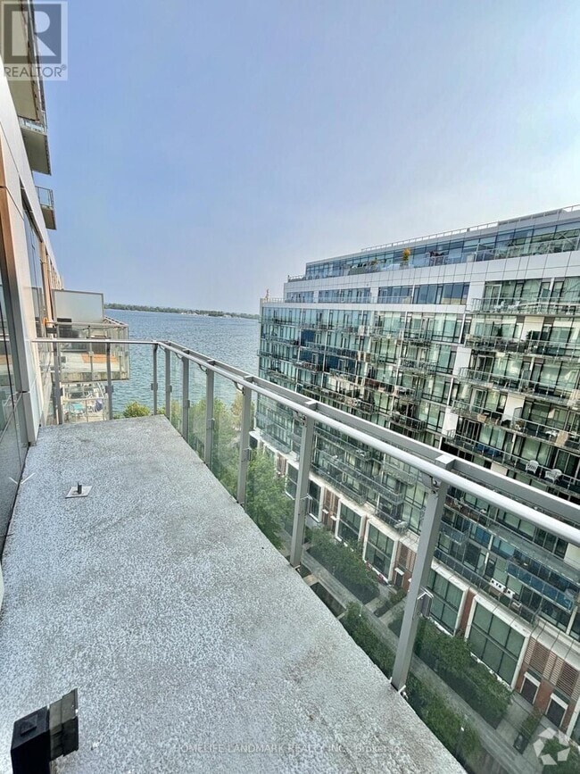 Building Photo - 39-1039 Queens Quay E