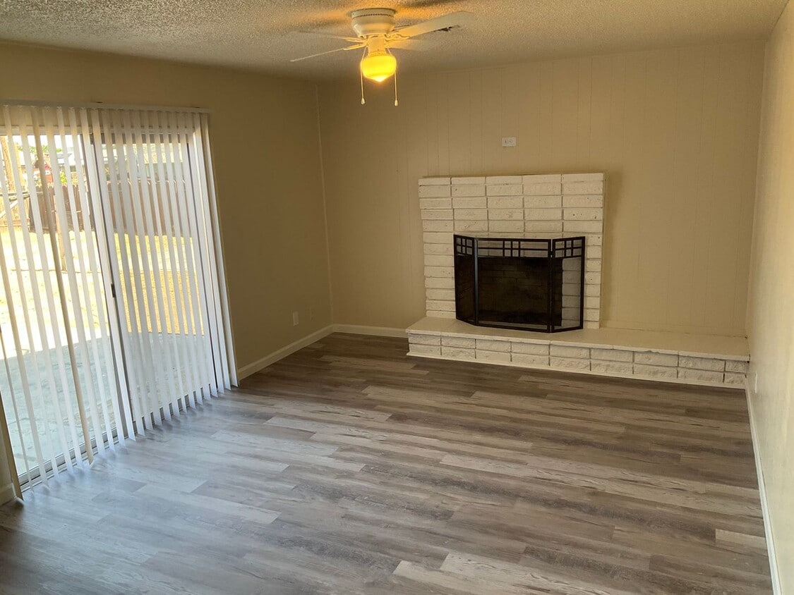 Primary Photo - APPLY NOW!!!!