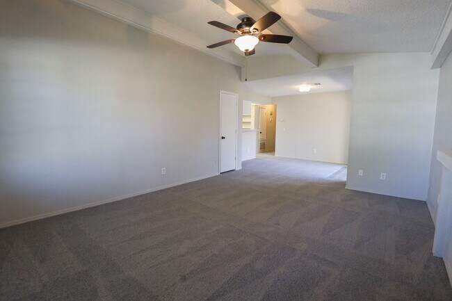 Foto del edificio - 2 Bed | 1 Bath in East Tulsa!