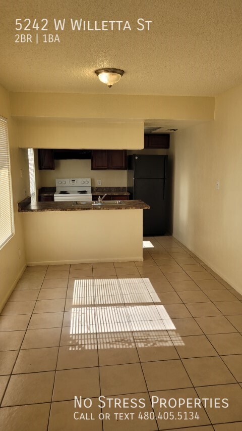 Building Photo - 2 Bed Town Home off 53rd Ave and McDowell Rd!