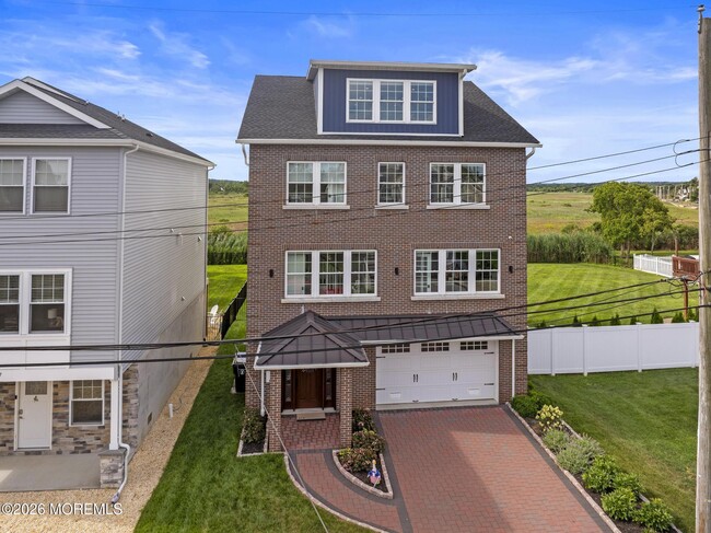 Building Photo - 619 Park Ave