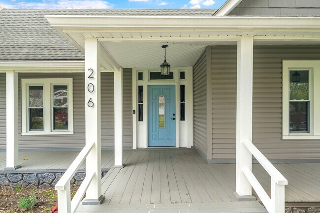 Foto del edificio - 206 E Springdale Ave
