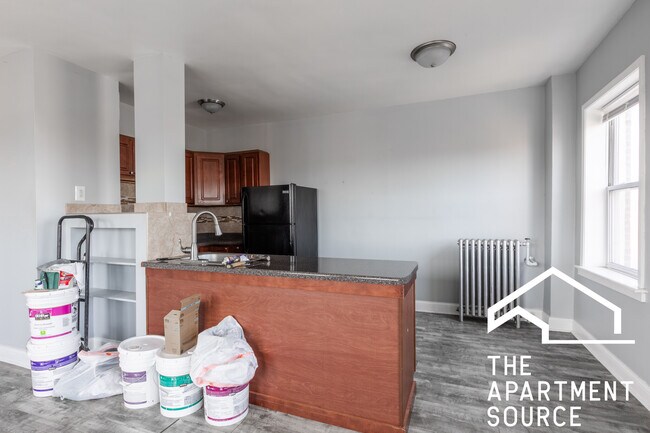 Foto del edificio - Free heat and gas for this Rogers Park one...