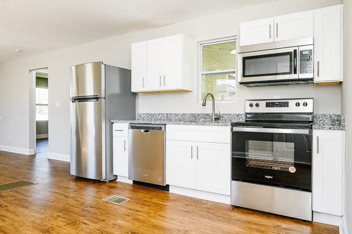 Foto principal - NEWLY RENOVATED 2 bedroom, 1 bathroom at G...