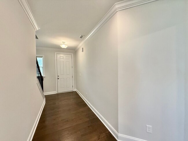 Building Photo - Stunning 5BD, 3BA Raleigh Home Within the ...