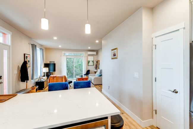 Foto del edificio - 221 Taurus Blvd SW