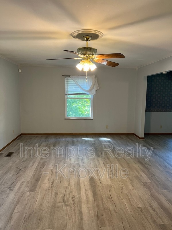 Building Photo - 5801 Ridgewood Rd