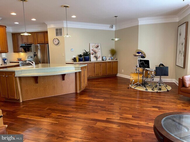 Building Photo - 43075 Hunters Green Square