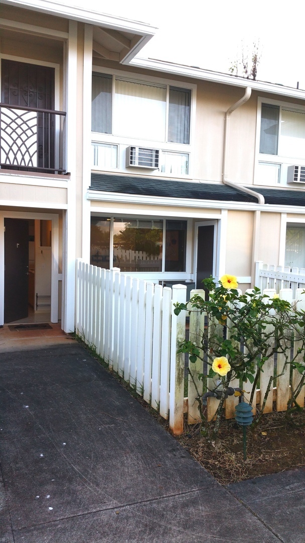 Building Photo - Comfortable Townhouse in Gated Mililani Co...