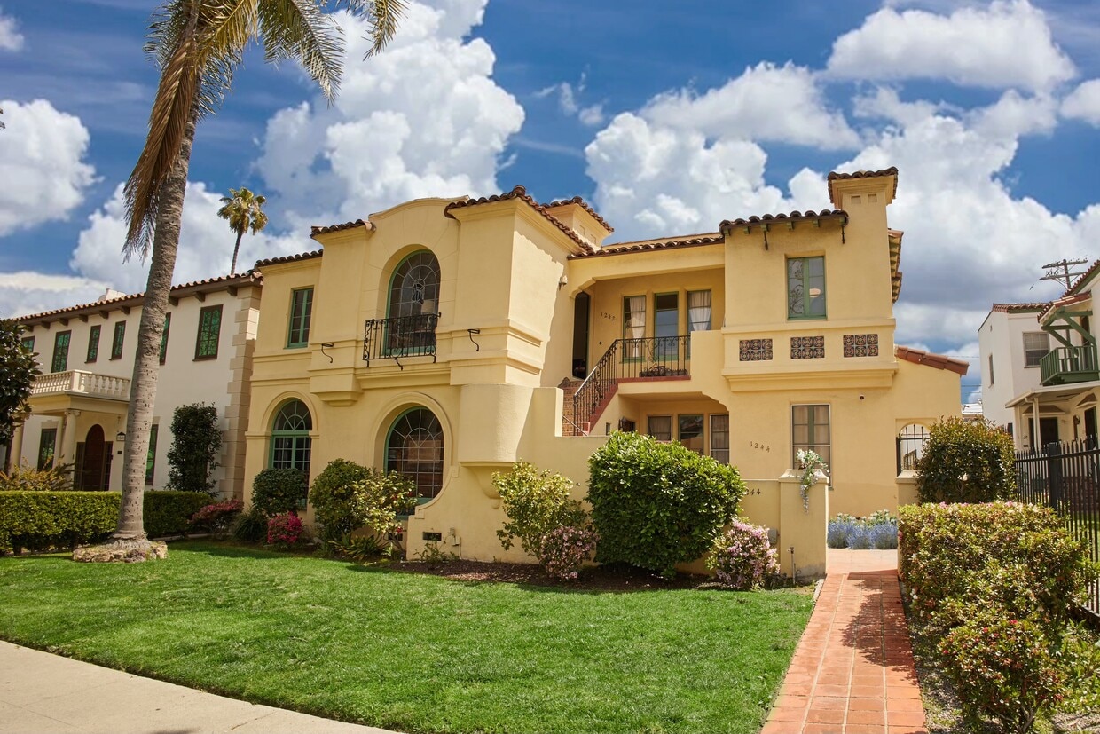 The 1930's Duplex Exterior - 1242 S Hayworth Ave