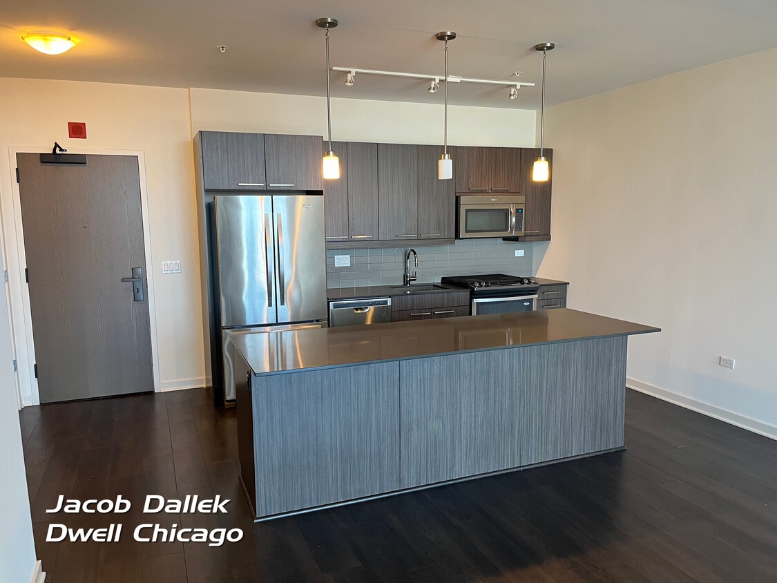 730 W Randolph St, Chicago, IL 60661 730 W Randolph St Chicago, IL
