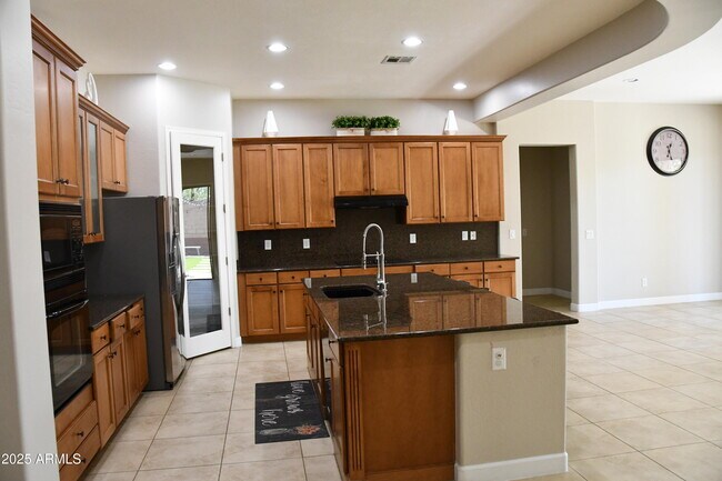 Foto del edificio - 9539 W Harmony Ln