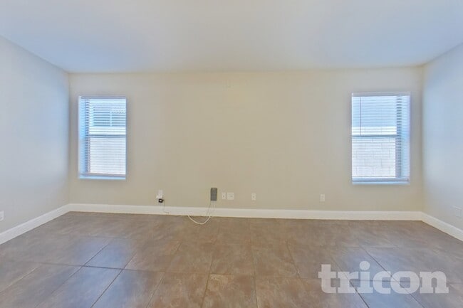 Building Photo - 20711 N Santa Cruz Dr