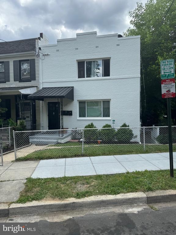 Building Photo - 4253 Brooks St NE