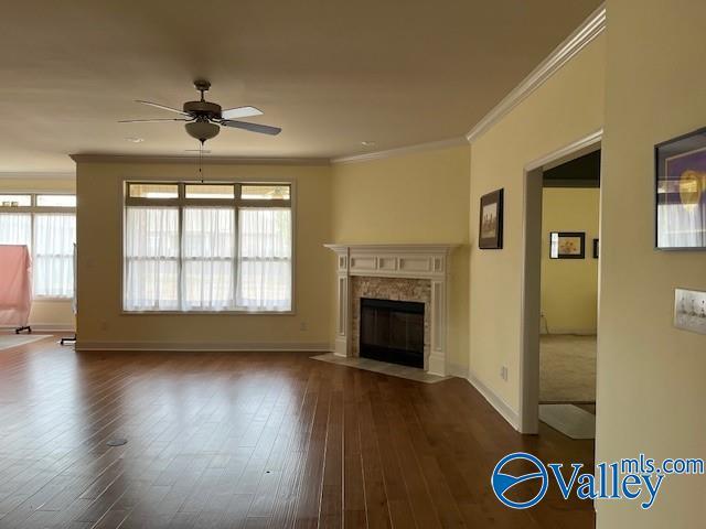 Foto del edificio - 410 Creekwater Cir