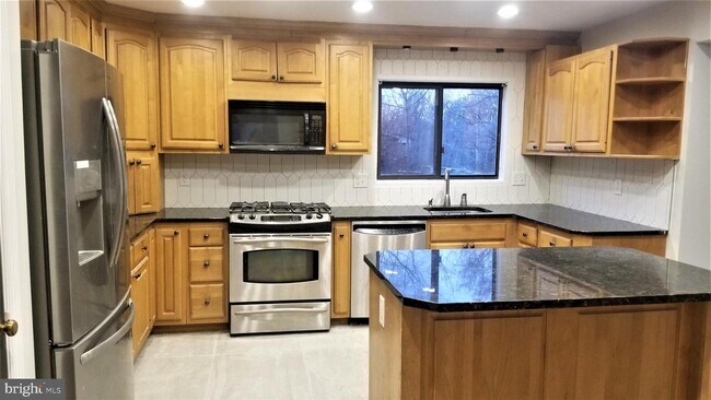 Building Photo - 10925 Broad Green Terrace