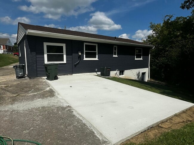 Building Photo - 122 Bon Jan Ln