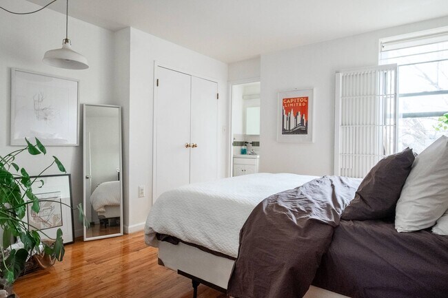 Building Photo - 129 Coffey St