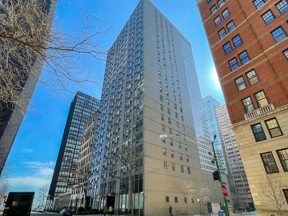 Primary Photo - 253 E Delaware Pl