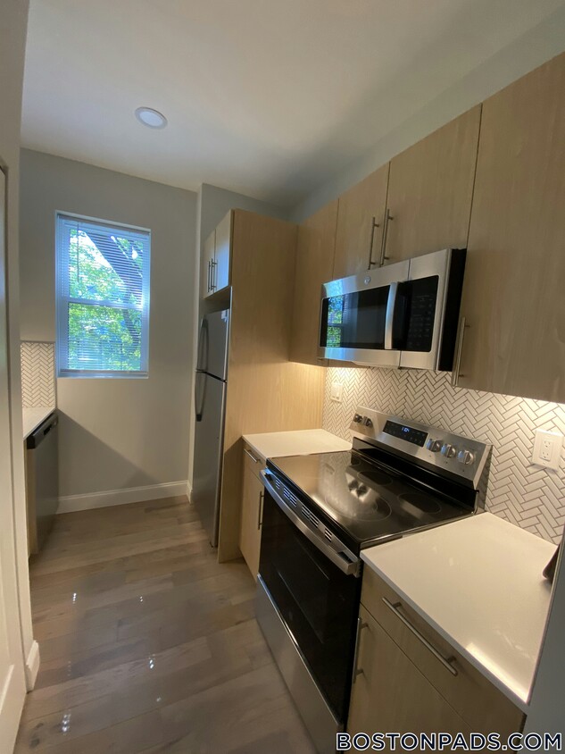 Primary Photo - 124 Peterborough St