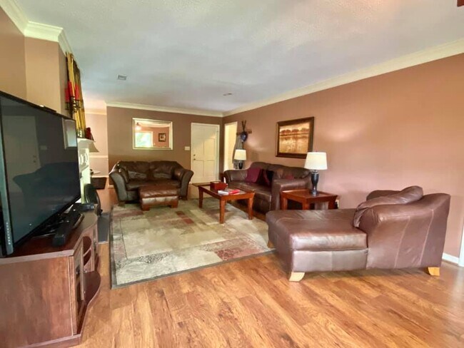 Building Photo - 221 Danville Ct SW