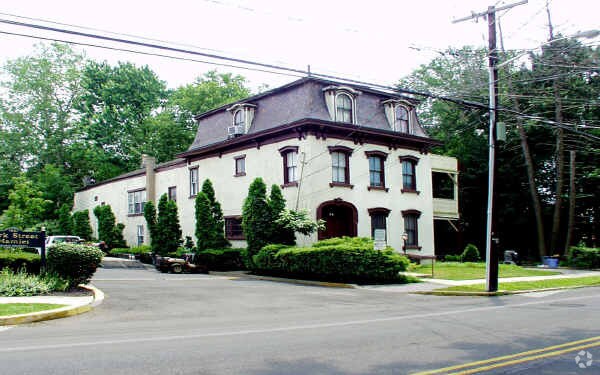Primary Photo - 44 E Park St