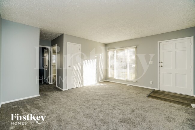 Building Photo - 614 Palace Ln