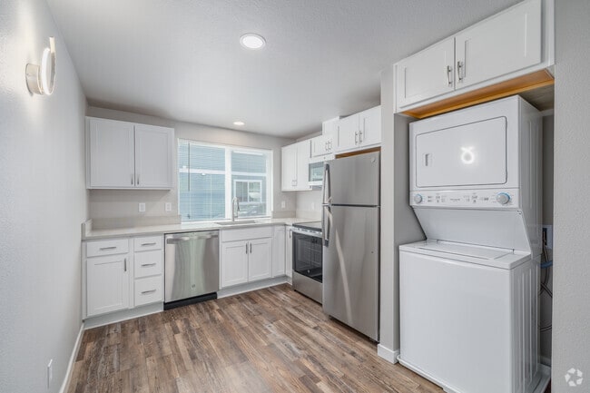 Interior Photo - 1126 Sleater Kinney Rd SE
