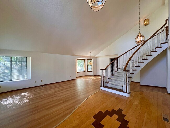 Building Photo - MOVE IN SPECIAL $500 OFF FIRST MONTHS RENT...