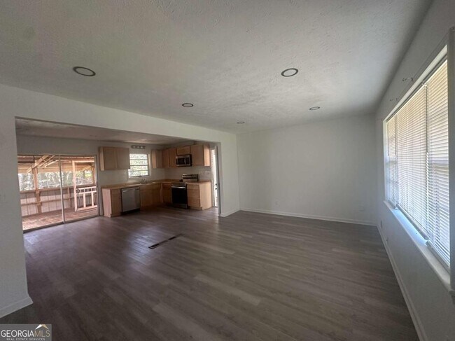 Foto del edificio - 1009 Pinecrest Dr