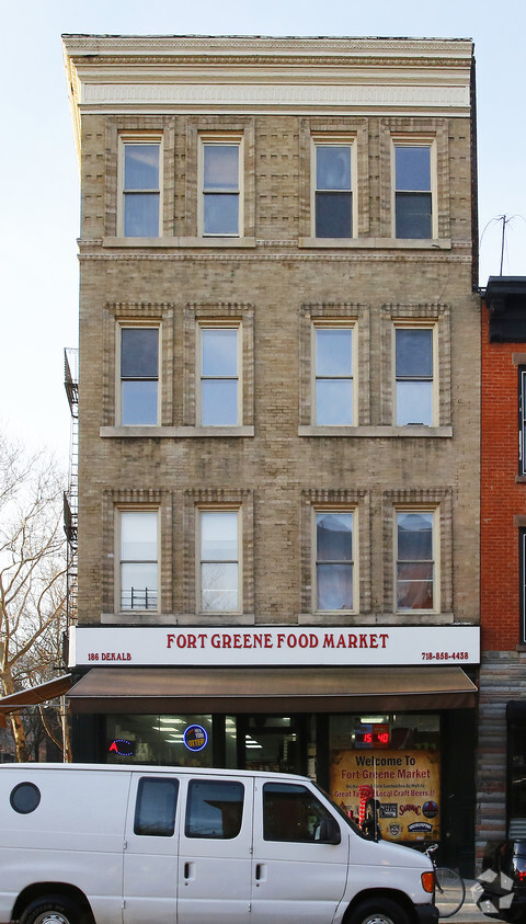 Foto del edificio - 186 Dekalb Ave